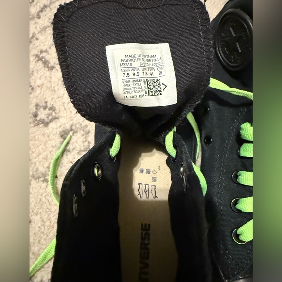 Converse Men’s or women’s all Black Sneakers w9.5 or m7.5 - Picture 4 of 4